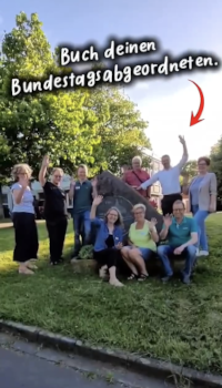Foto vor dem DGH